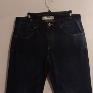 Lee Men's Straight Fit, Straight Leg Dark Wash Jean's. Excellent Pre-Owned Cond